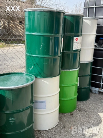 Продавам метални варели с капак и обръч 200 литра