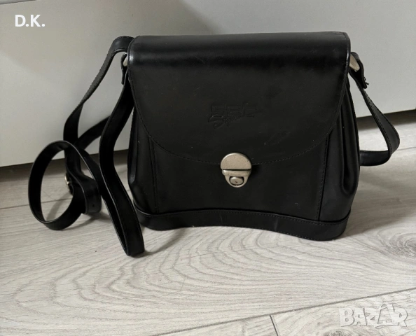 Малка дамска чанта от естествена.кожа. Нова. 19х16х8см. 15€.