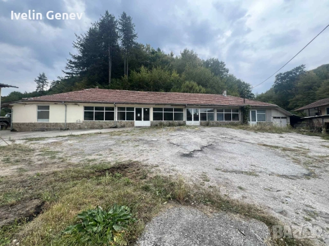 Отдавам под наем 5 помещения с обща площ 360кв.м. - заедно или отделно