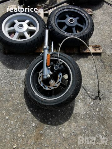 Джанти с гуми за скутери, снимка 1 - Части - 45384676