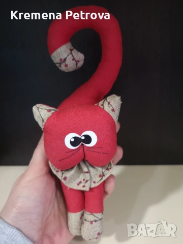 Доставка СПИДИ АВТОМАТ 2,14€-Ръчно изработена текстилна играчка-декоративна котка в примитивен стил