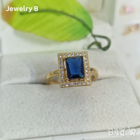 Дамски пръстен със син камък