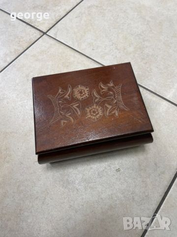 Дървена кутия за бижута, снимка 5 - Антикварни и старинни предмети - 45639080
