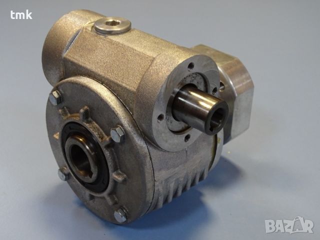 Червячен редуктор GHIRRI MOTORIDUTTORI MRV05 F1 worm gear reducer 1:10, снимка 1 - Резервни части за машини - 45727206