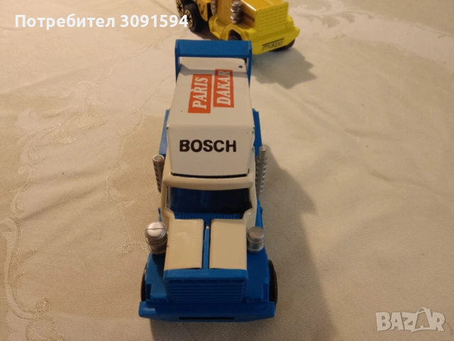 играчка камион, рекламираща ралито Paris Dakar, с лога на MICHELIN, elf и BOSCH.  произведено в Бълг, снимка 2 - Колекции - 53597301