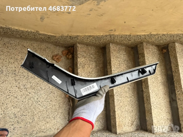 Дясна декоративна лайсна на Range Rover Evoque само за 50лв. BJ32-044E06-AC, снимка 2 - Части - 52808813