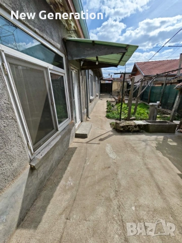 Продава къща на 100 метра от Дунавската градина с нов покрив и дограма , 9 стаи