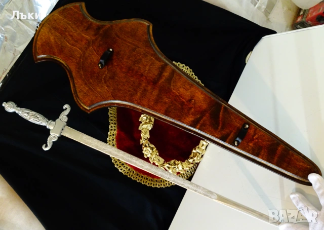 Италиански меч с дървена стойка La Balestra. , снимка 11 - Антикварни и старинни предмети - 53650441