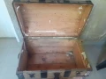 Страхотен голям антикварен сандък с етикет - Hotel Bellevue, снимка 3