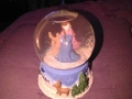 Музикална кутия стъклена снежна топка с герои от филма на Дисни "Замръзналото кралство"  Frozen Ана , снимка 6