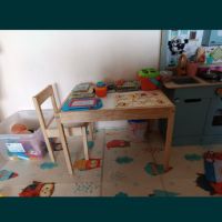 Детска маса с две столчета, снимка 1 - Мебели за детската стая - 45232140