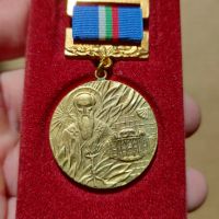 Нов  медал Климент Охридски Софийски Университет стар орден  , снимка 1 - Антикварни и старинни предмети - 45544040