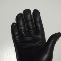 Черни Дамски Ръкавици От Естествена Кожа Размер S, снимка 12 - Ръкавици - 45423309