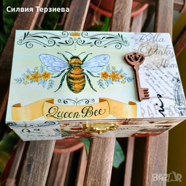 Ръчно изработена дървена кутия "Vintage bee", снимка 1