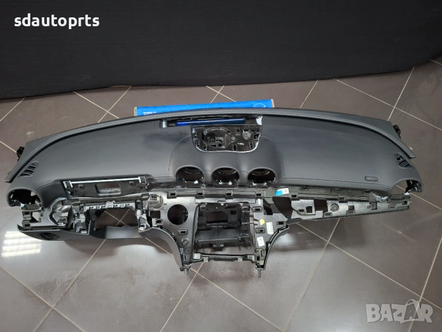 Ново Кожено Табло с Сив шев Mercedes W206 AMG, снимка 2 - Части - 53896993