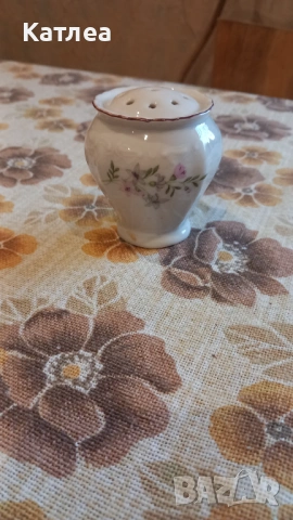 Порцеланова солница 