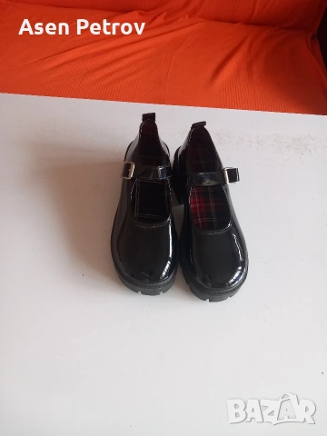 дамски обувки лачени 42 номер, снимка 4 - Дамски ежедневни обувки - 54065577