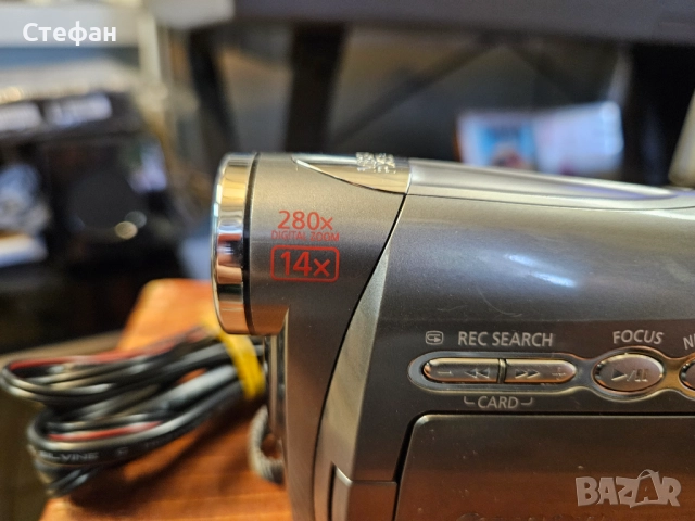 Видeoкамера Canon MV880X E Работеща отлично, в много добро визуално състояние, има зарядно. Батерият, снимка 8 - Камери - 51977337