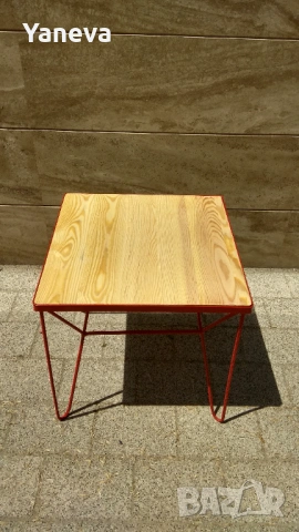 Маса индустриален дизайн, желязо и дървен плот от чам.