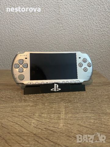 Стойка за PSP с лого, снимка 1 - Игри за PlayStation - 45810388