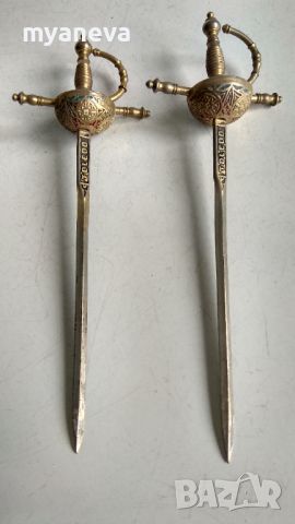 Toledo сувенир, рицарски герб с подвижни , метални шпаги . , снимка 6 - Колекции - 45731633