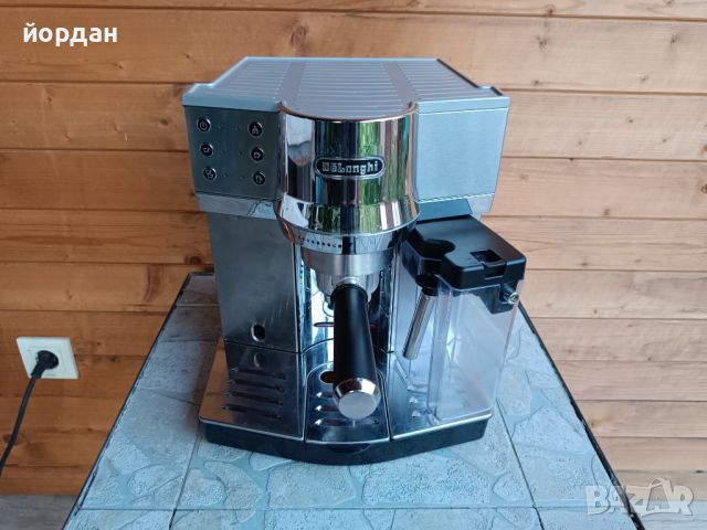 Кафемашина DeLonghi, снимка 1 - Кафемашини - 46541450