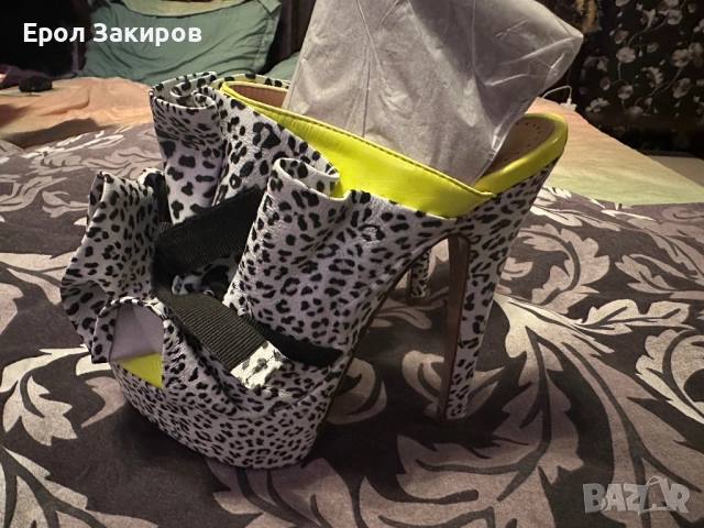 Черно зелени токчета зебраMarc Ellis