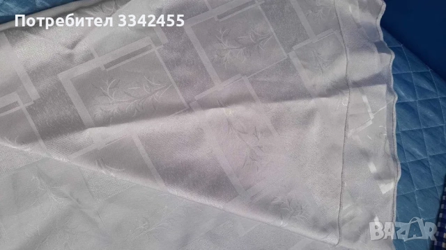 Нова, бяла, покривка за кръгла маса