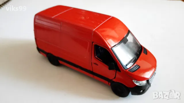 Mercedes-Benz Sprinter Delivery Van KiNSMART 1:48, снимка 7 - Колекции - 47103650