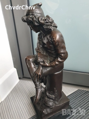 Boverie статуетка 36см-4кг/френска бронзова скулптура/фигура на момче с книга край море, снимка 2 - Статуетки - 54166045