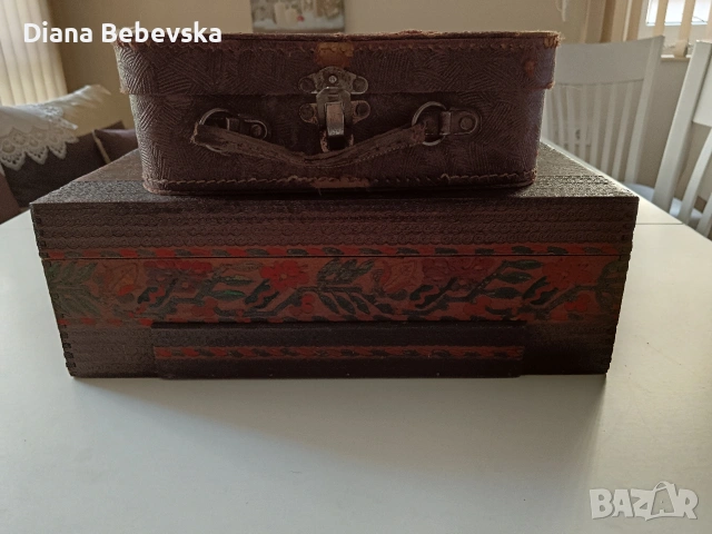 Кутии пирографирани за 25 евро и кожена за 15 евро Състояние ,видно от снимките.