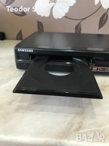 DVD Samsung , снимка 1 - Плейъри, домашно кино, прожектори - 48373521