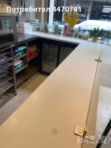 Професионално търговско обзавеждане – П-образен бар/плот с темперирано стъкло и HACCP работна маса, снимка 3 - Оборудване за магазин - 53388825