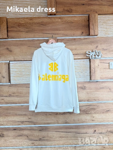 Страхотно худи от Balenciaga с изтъркан вид. Бял цвят, подходящ за всекидневието. Съчетава се перфек, снимка 3 - Суичъри - 53882277