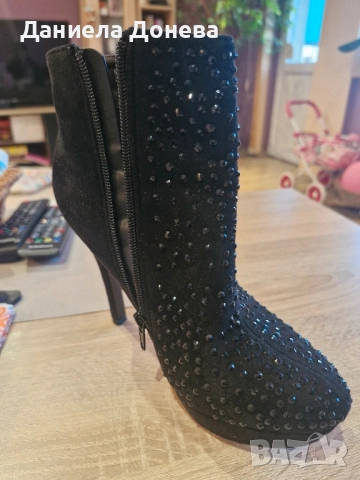 Дрехи и обувки на символични цени, снимка 2 - Дънки - 51936408