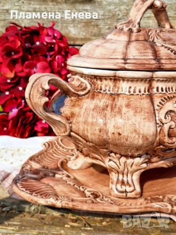 Италиански комплект от Bassano Italy терин, плато и черпак , снимка 16 - Антикварни и старинни предмети - 53744885