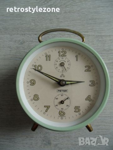 № 7485 стар часовник PETER  - настолен часовник / будилник  - механичен  - работещ  - метален корпус