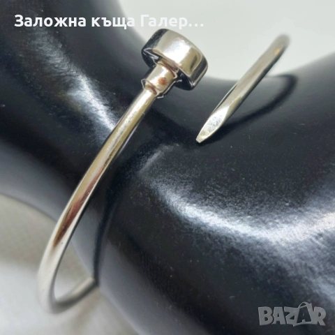 Златна твърда гривна (модел - Cartier) от бяло злато 585 – елегантен и изискан аксесоар!, снимка 4 - Гривни - 54216140