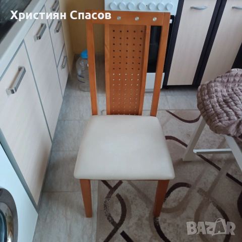 Продавам два различни стола 