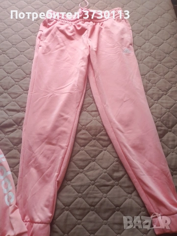 Продавам дамски комплект Adidas, снимка 3 - Спортни екипи - 53432257