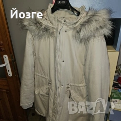 Стилно дамско зимно яке с пухена качулка - светъл цвят