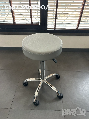 Стол на колелца Kiev black +2г гаранция, снимка 3 - Столове - 50937326