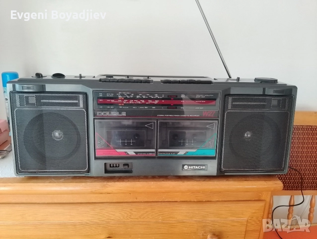 Двукасетъчен радиокасетофон HITACHI