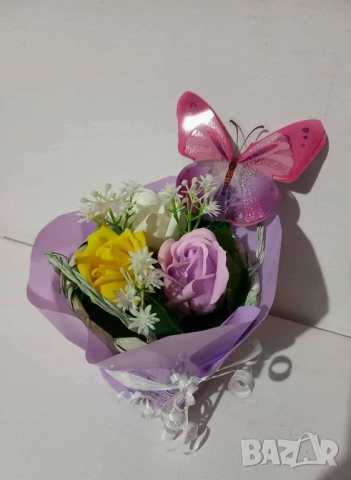 ръчно направена кошница със сапунени рози 