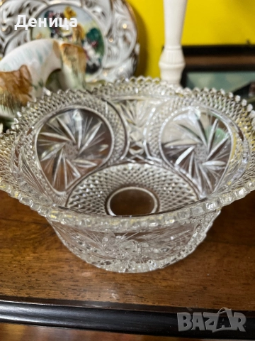 Кристална купа⚜️ Блясък, къдрав ръб и богата и сложна гравюра Размер-18/8 см Цена-35 лв/17.90€, снимка 3 - Кутии за храна - 52598751