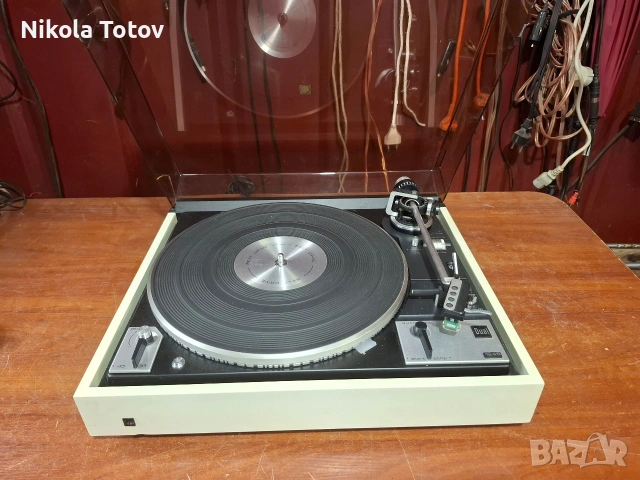 Продава се грамофон Dual CS1249.