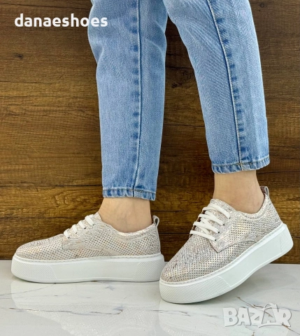 Дамски спортни обувки от естествена кожа с перфорация 