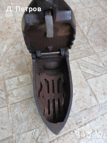 Стара ютия на жар, снимка 3 - Антикварни и старинни предмети - 50568546