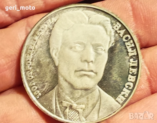 Стояла е в класьор,извадена за снимката