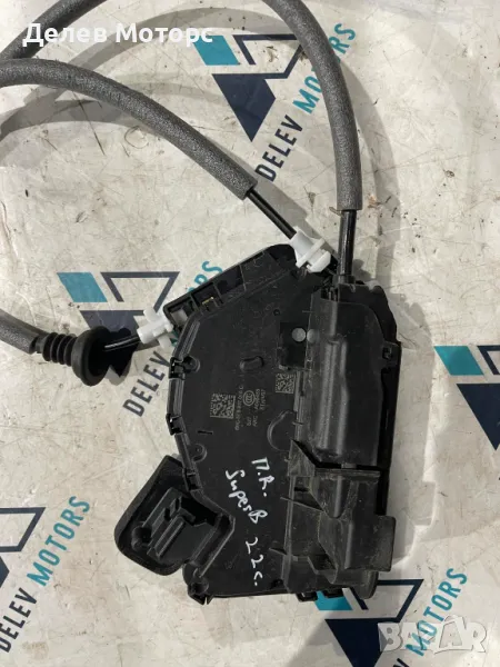 5TB837016C предна дясна брава от Skoda SuperB 2. 0 TDI DSG 4x4 200 кс. , двигател DTUA, 22000 км. , снимка 1